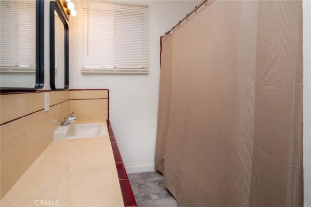 6025 Willowcrest Avenue, North Hollywood, CA 91606
