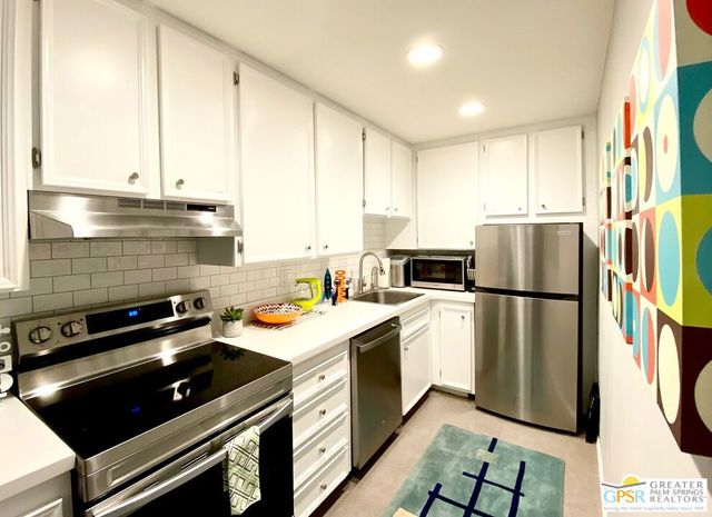 751 N Los Felices Circle 206, Palm Springs, CA 92262