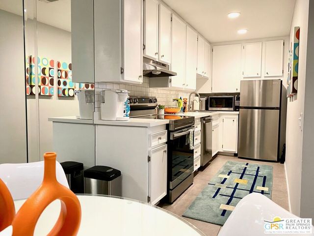 751 N Los Felices Circle 206, Palm Springs, CA 92262