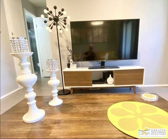 751 N Los Felices Circle 206, Palm Springs, CA 92262