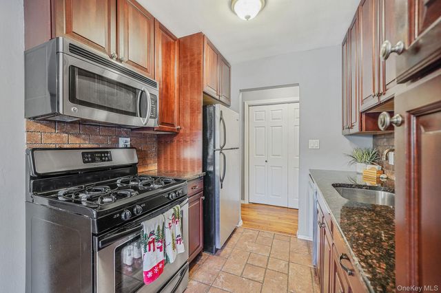 365 Route 111 A2, Smithtown, NY 11787