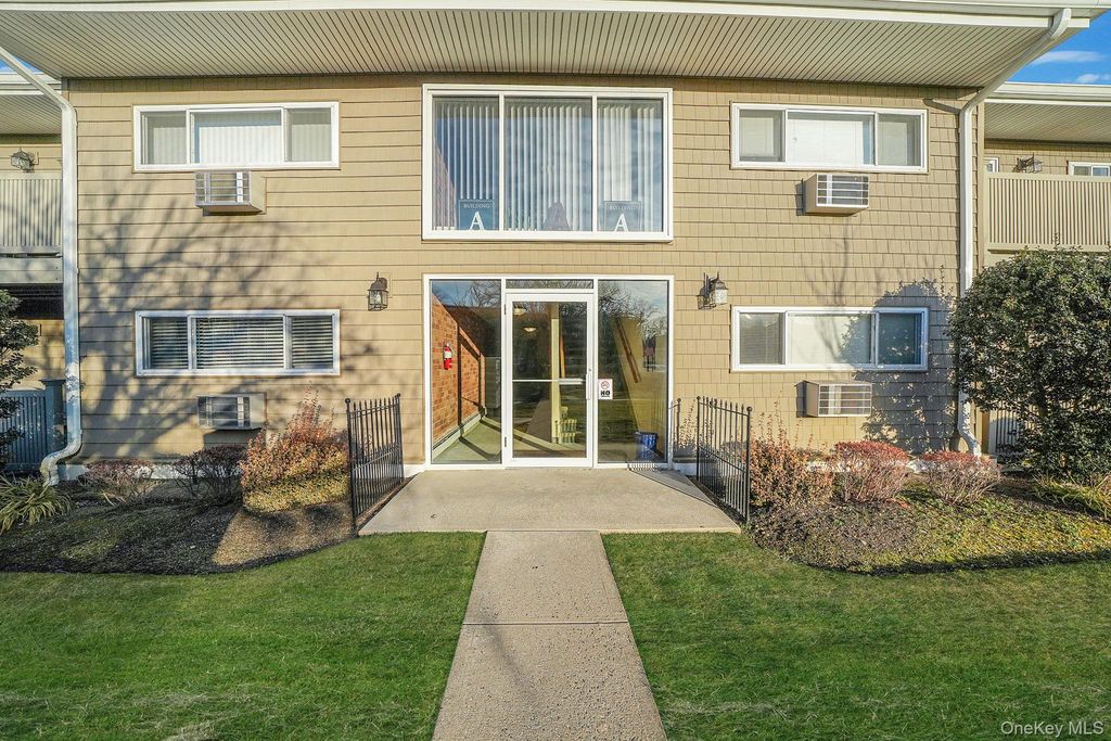 365 Route 111 A2, Smithtown, NY 11787