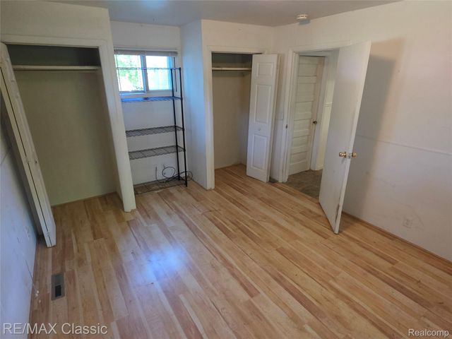 18 Stanton Street, Oxford Village, MI 48371