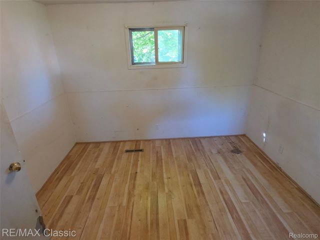 18 Stanton Street, Oxford Village, MI 48371