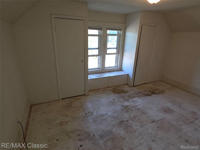 18 Stanton Street, Oxford Village, MI 48371