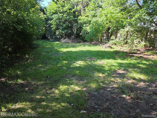 18 Stanton Street, Oxford Village, MI 48371