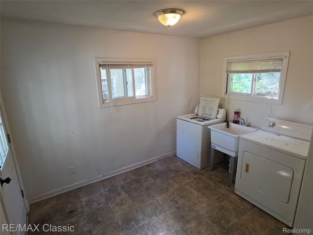 18 Stanton Street, Oxford Village, MI 48371