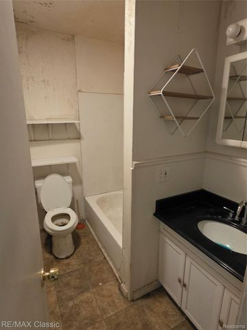 18 Stanton Street, Oxford Village, MI 48371