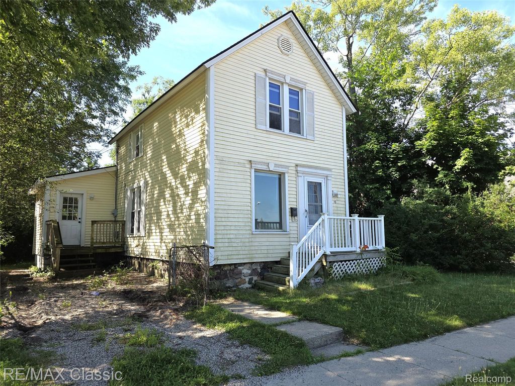 18 Stanton Street, Oxford Village, MI 48371