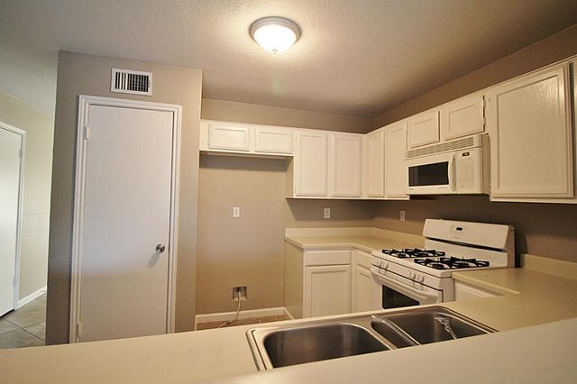 12026 Kleinmeadow Drive, Houston, TX 77066