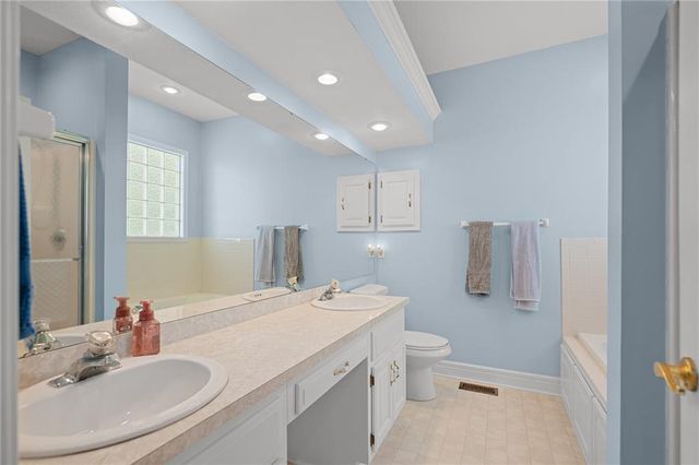 802 Courtland Court, Belton, MO 64012