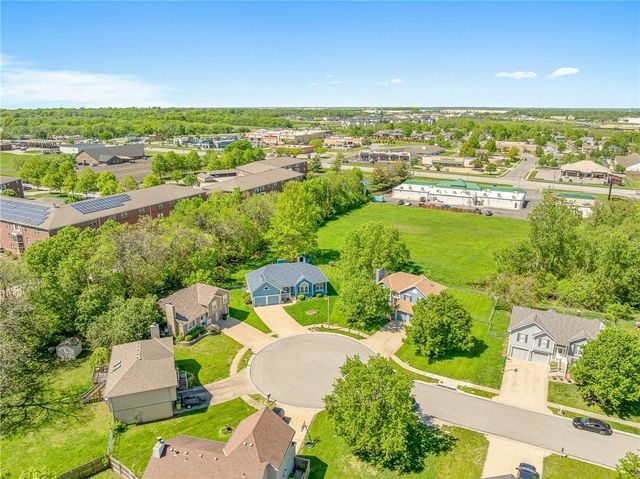 802 Courtland Court, Belton, MO 64012