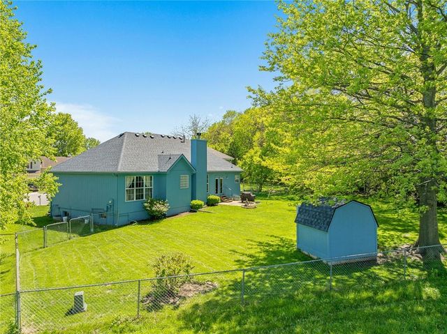 802 Courtland Court, Belton, MO 64012