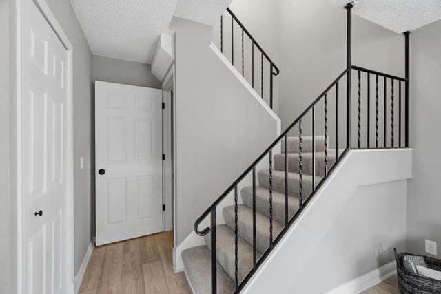 4980 Grenwich Trail N, Oakdale, MN 55128