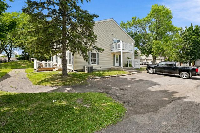 4980 Grenwich Trail N, Oakdale, MN 55128