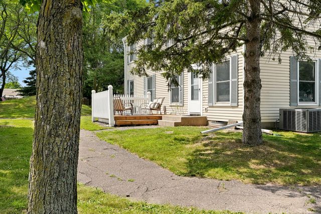 4980 Grenwich Trail N, Oakdale, MN 55128