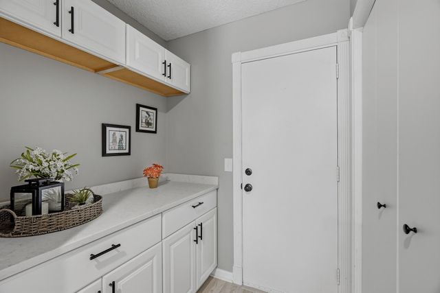 4980 Grenwich Trail N, Oakdale, MN 55128