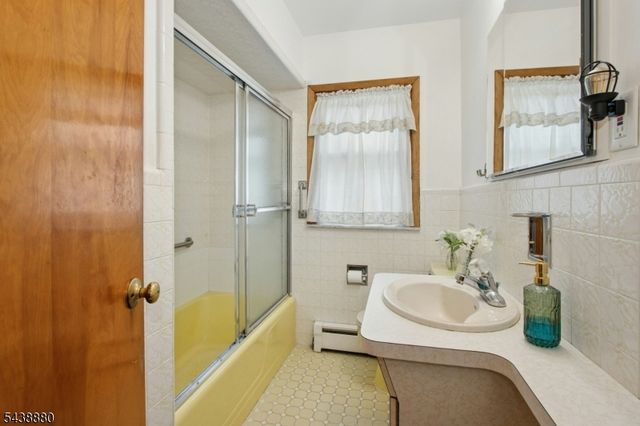 430 Myrtle Ave, Roselle Park Boro, NJ 07204