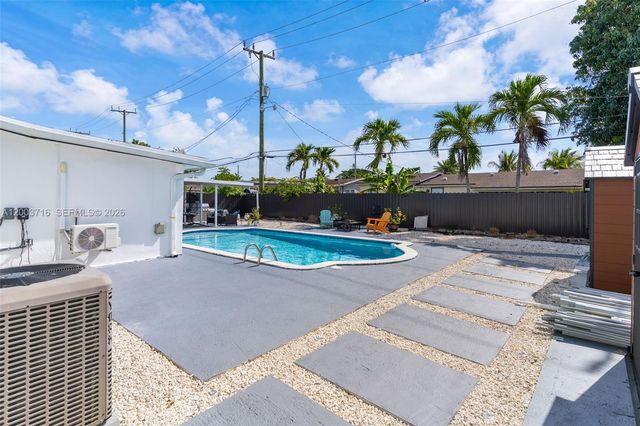 4211 W 8th Ave, Hialeah, FL 33012