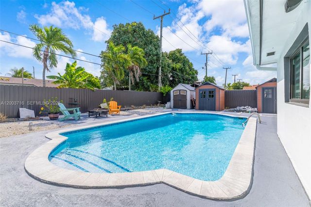 4211 W 8th Ave, Hialeah, FL 33012