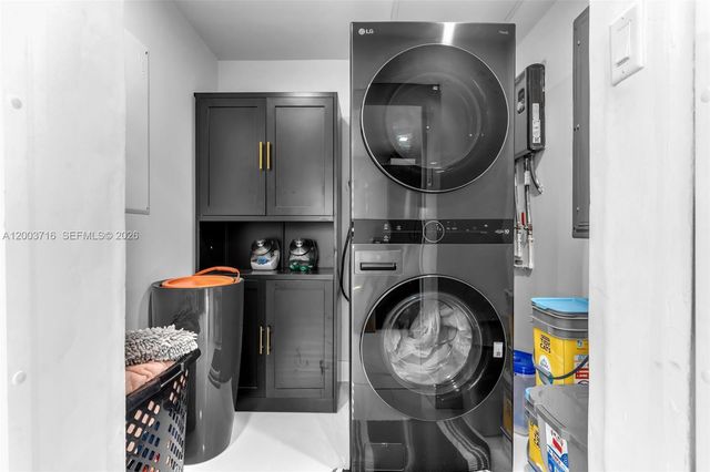 4211 W 8th Ave, Hialeah, FL 33012