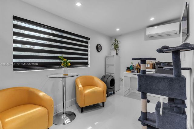 4211 W 8th Ave, Hialeah, FL 33012