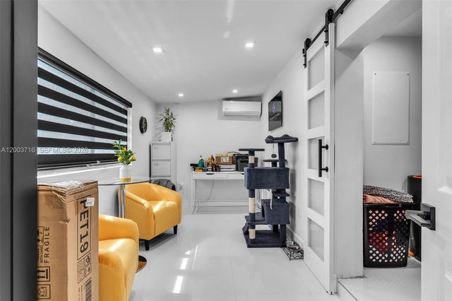 4211 W 8th Ave, Hialeah, FL 33012