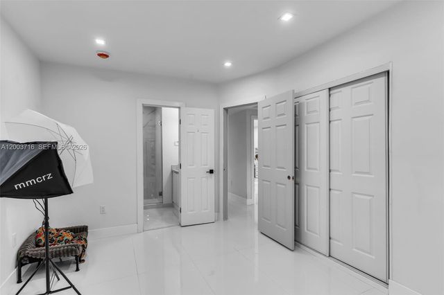 4211 W 8th Ave, Hialeah, FL 33012