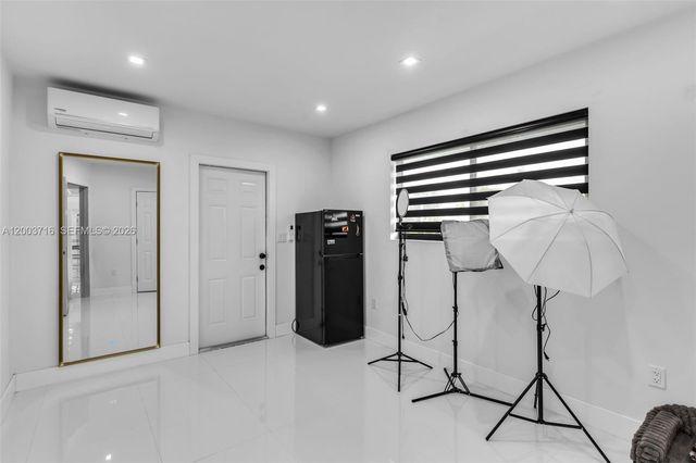 4211 W 8th Ave, Hialeah, FL 33012