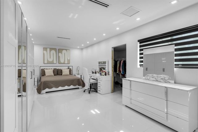 4211 W 8th Ave, Hialeah, FL 33012