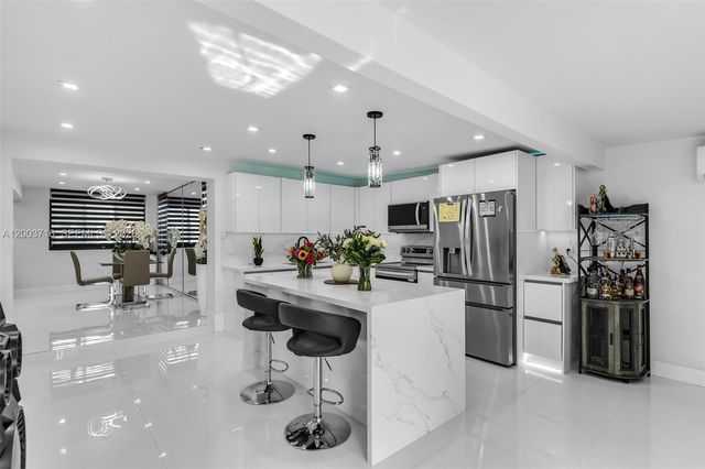 4211 W 8th Ave, Hialeah, FL 33012