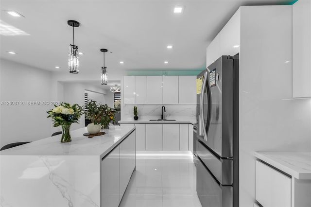 4211 W 8th Ave, Hialeah, FL 33012