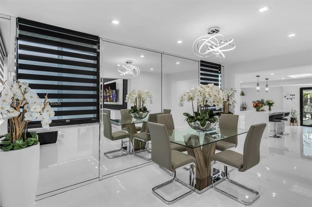 4211 W 8th Ave, Hialeah, FL 33012