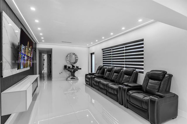 4211 W 8th Ave, Hialeah, FL 33012