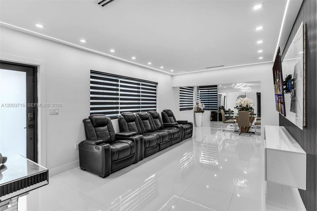 4211 W 8th Ave, Hialeah, FL 33012