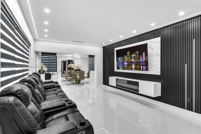 4211 W 8th Ave, Hialeah, FL 33012