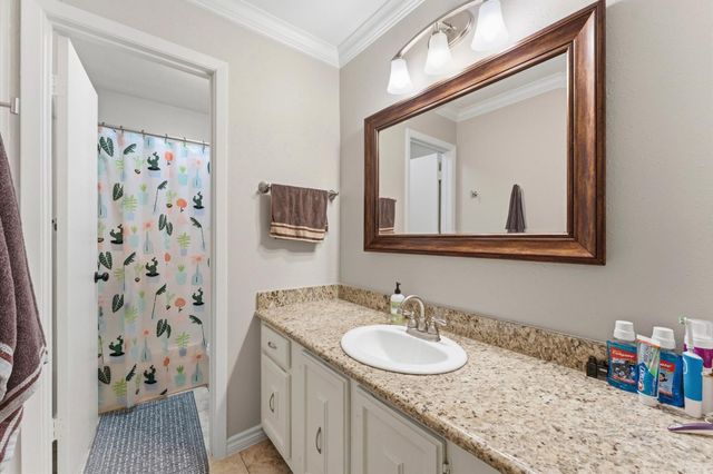 5 N Deerfoot Circle, The Woodlands, TX 77380