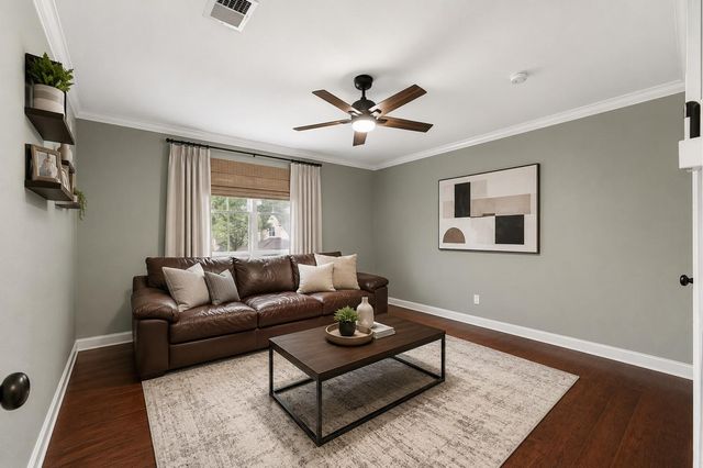 5 N Deerfoot Circle, The Woodlands, TX 77380