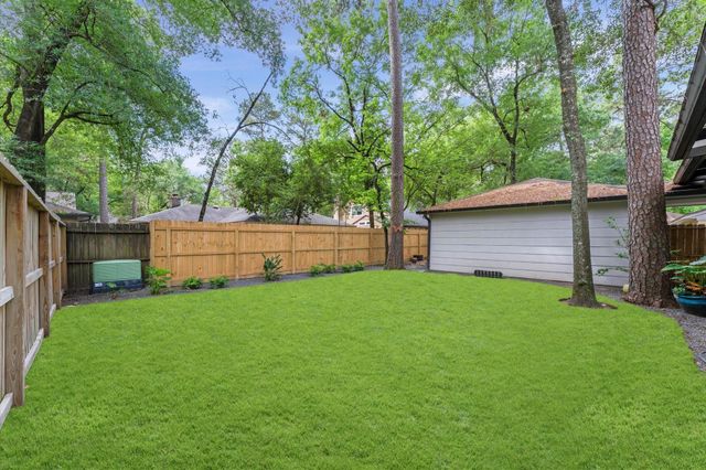 5 N Deerfoot Circle, The Woodlands, TX 77380