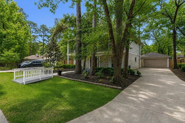 5 N Deerfoot Circle, The Woodlands, TX 77380
