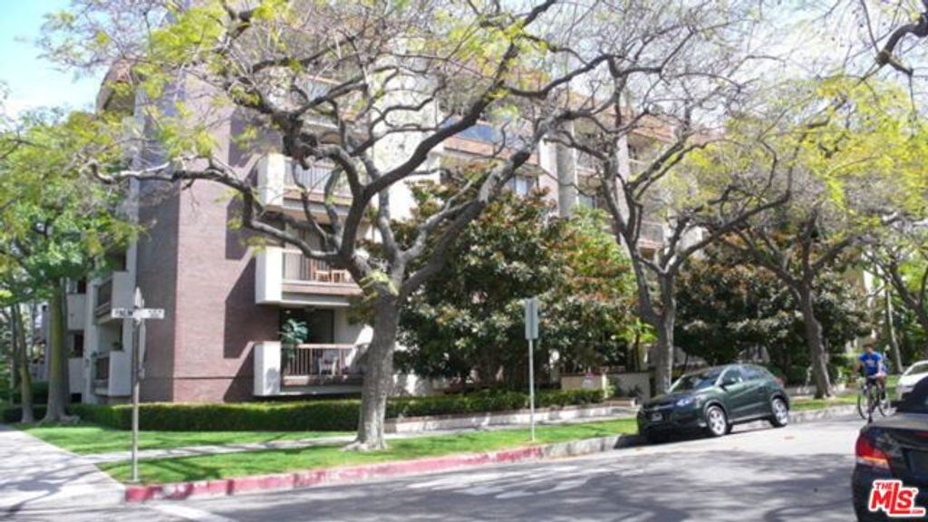 324 N Palm Drive 204, Beverly Hills, CA 90210