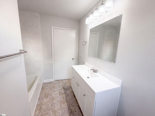 28 11th Street, Greer, SC 29651
