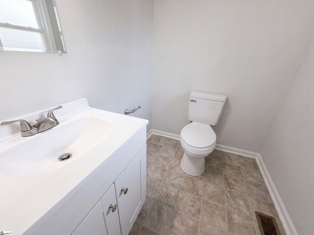 28 11th Street, Greer, SC 29651
