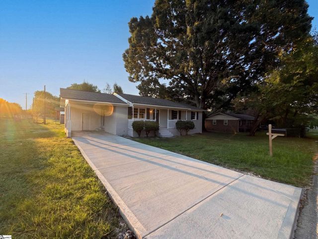 28 11th Street, Greer, SC 29651