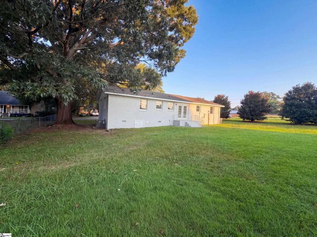 28 11th Street, Greer, SC 29651