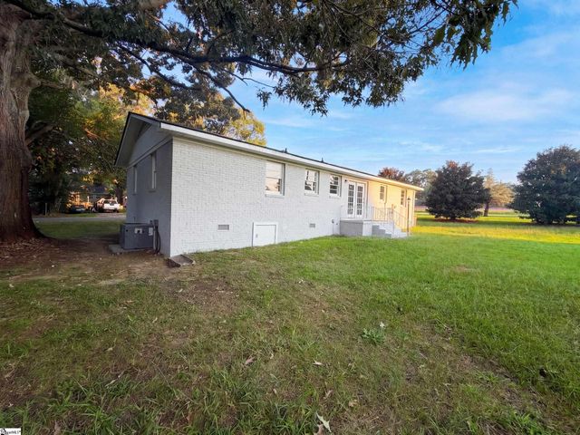 28 11th Street, Greer, SC 29651