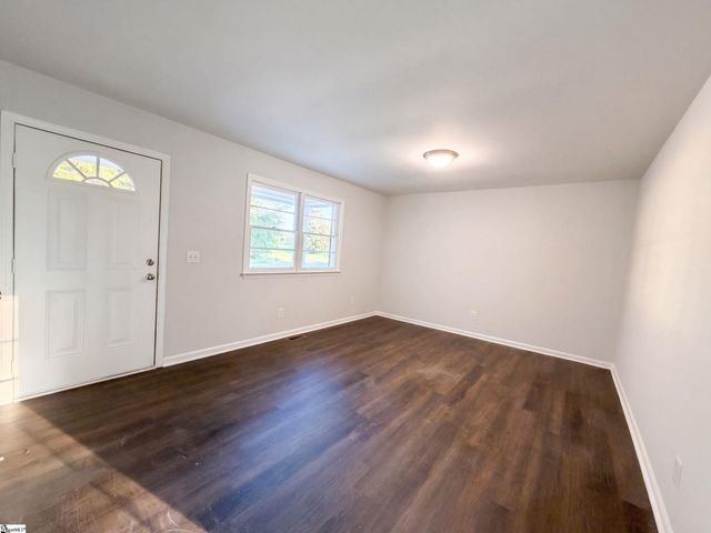 28 11th Street, Greer, SC 29651