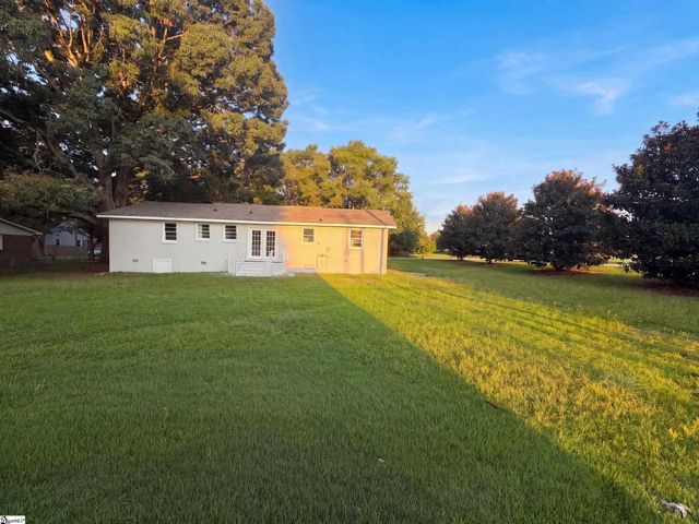 28 11th Street, Greer, SC 29651