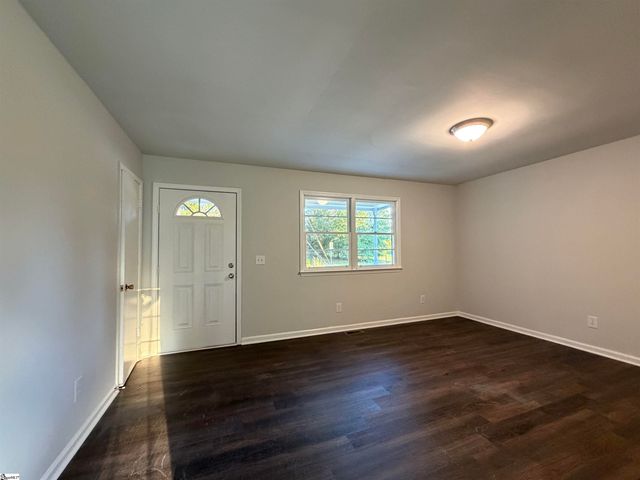 28 11th Street, Greer, SC 29651