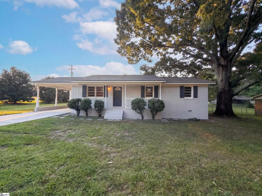 28 11th Street, Greer, SC 29651